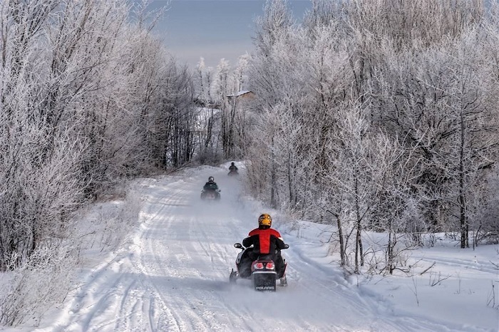 Snow mobile